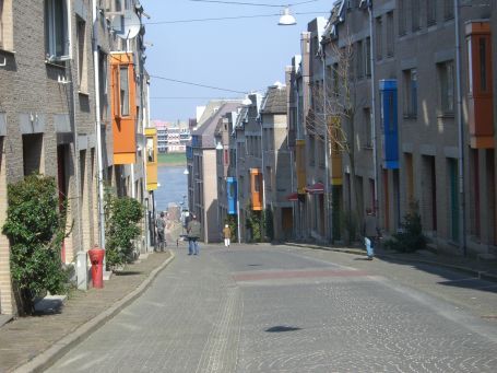 Nijmegen : Die Grotestraat führt hinunter zur Waalkade